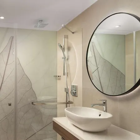 Szálloda Radisson Blu Hotel, 5*
