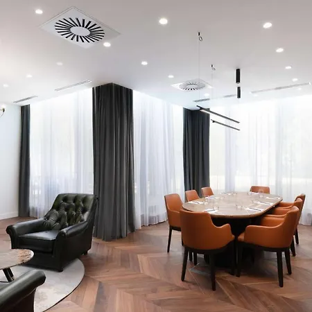 Radisson Blu Hotel, Hotel